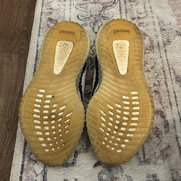 Selling these used adidas Yeezy Boost 350 V2 ‘Zebra’! - Picture 6 of 6